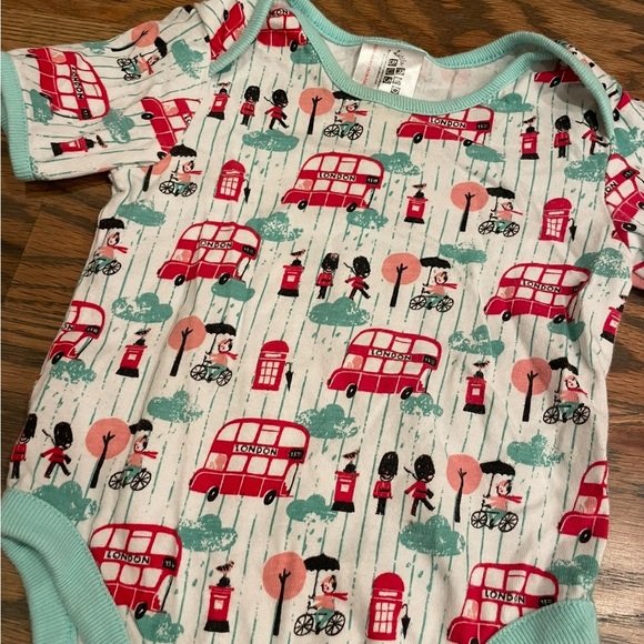 London Onesie - Picture 2 of 5